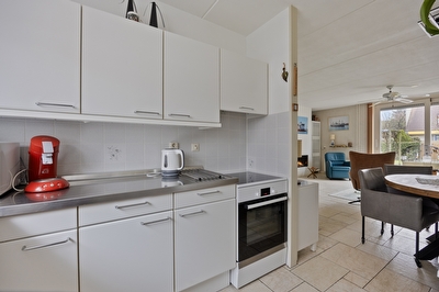 Burg. Korstanjestraat 13, Klaaswaal