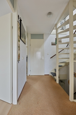 Burg. Korstanjestraat 13, Klaaswaal