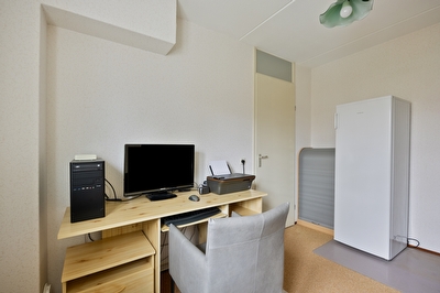 Burg. Korstanjestraat 13, Klaaswaal