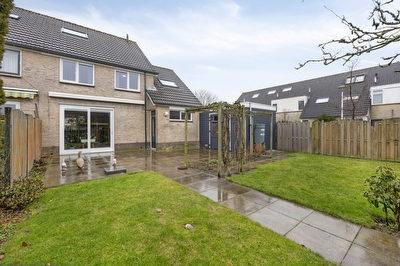 Burg. Korstanjestraat 13, Klaaswaal