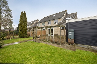 Burg. Korstanjestraat 13, Klaaswaal