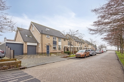 Burg. Korstanjestraat 13, Klaaswaal