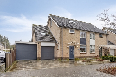 Burg. Korstanjestraat 13, Klaaswaal