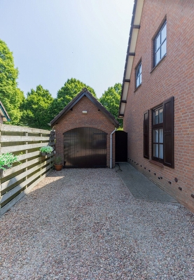 P. de Jongstelaan 5, Strijen